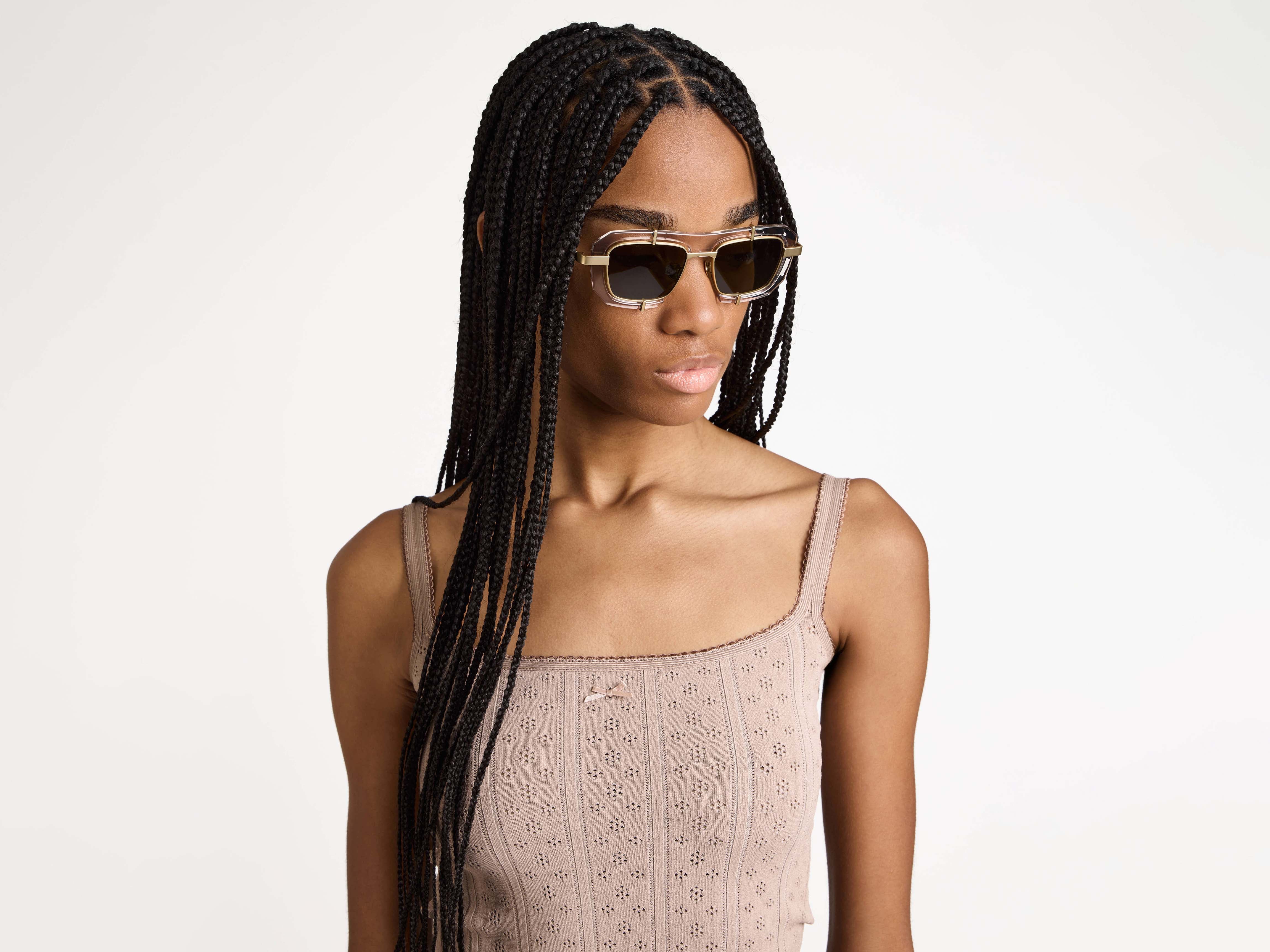 JWA03 GEOMETRIC SUNGLASSES IN CLEAR - Image 4