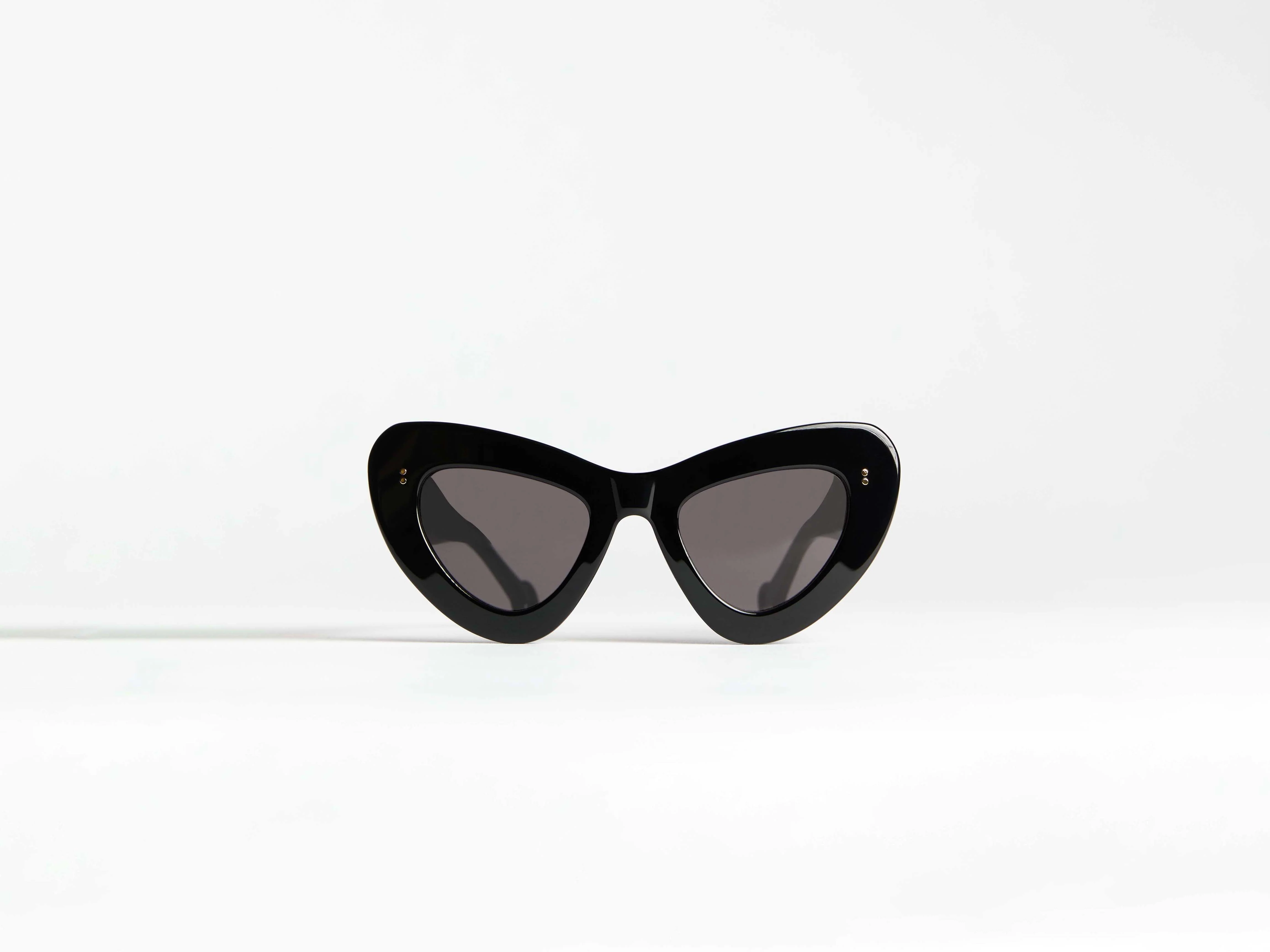 JWA06 BUTTERFLY SUNGLASSES IN BLACK - Image 4