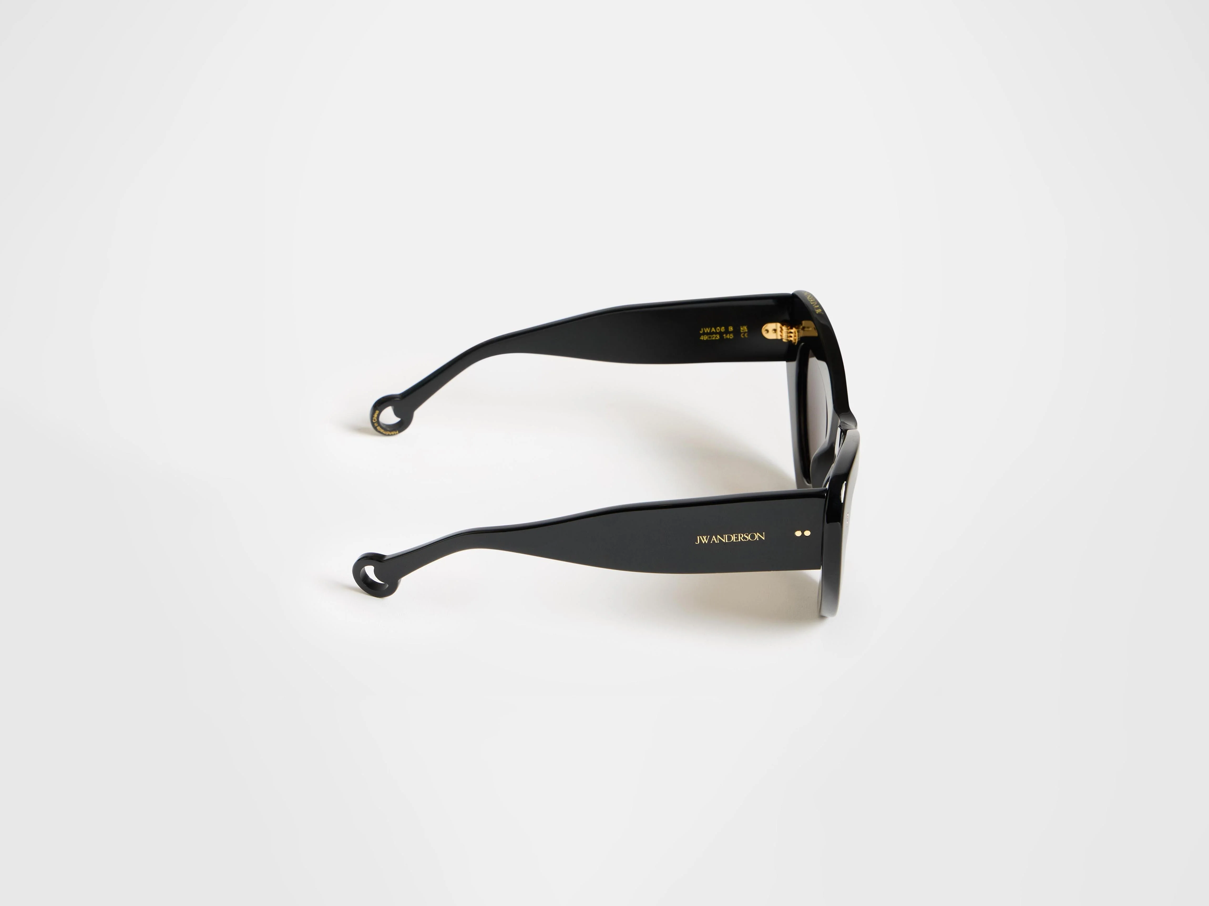 JWA06 BUTTERFLY SUNGLASSES IN BLACK - Image 5