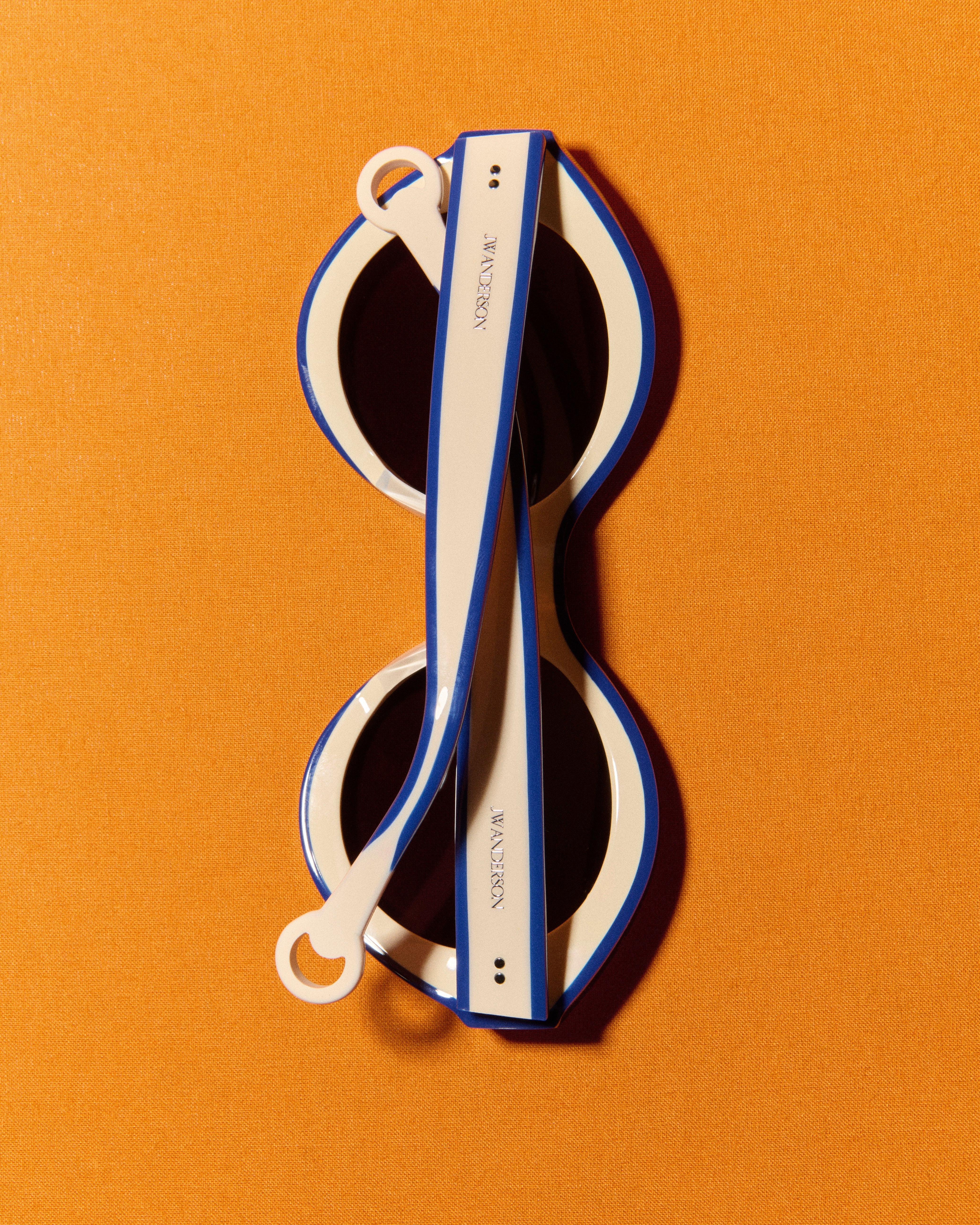 JWA07 BUMPER SUNGLASSES IN WHITE & BLUE - Image 3