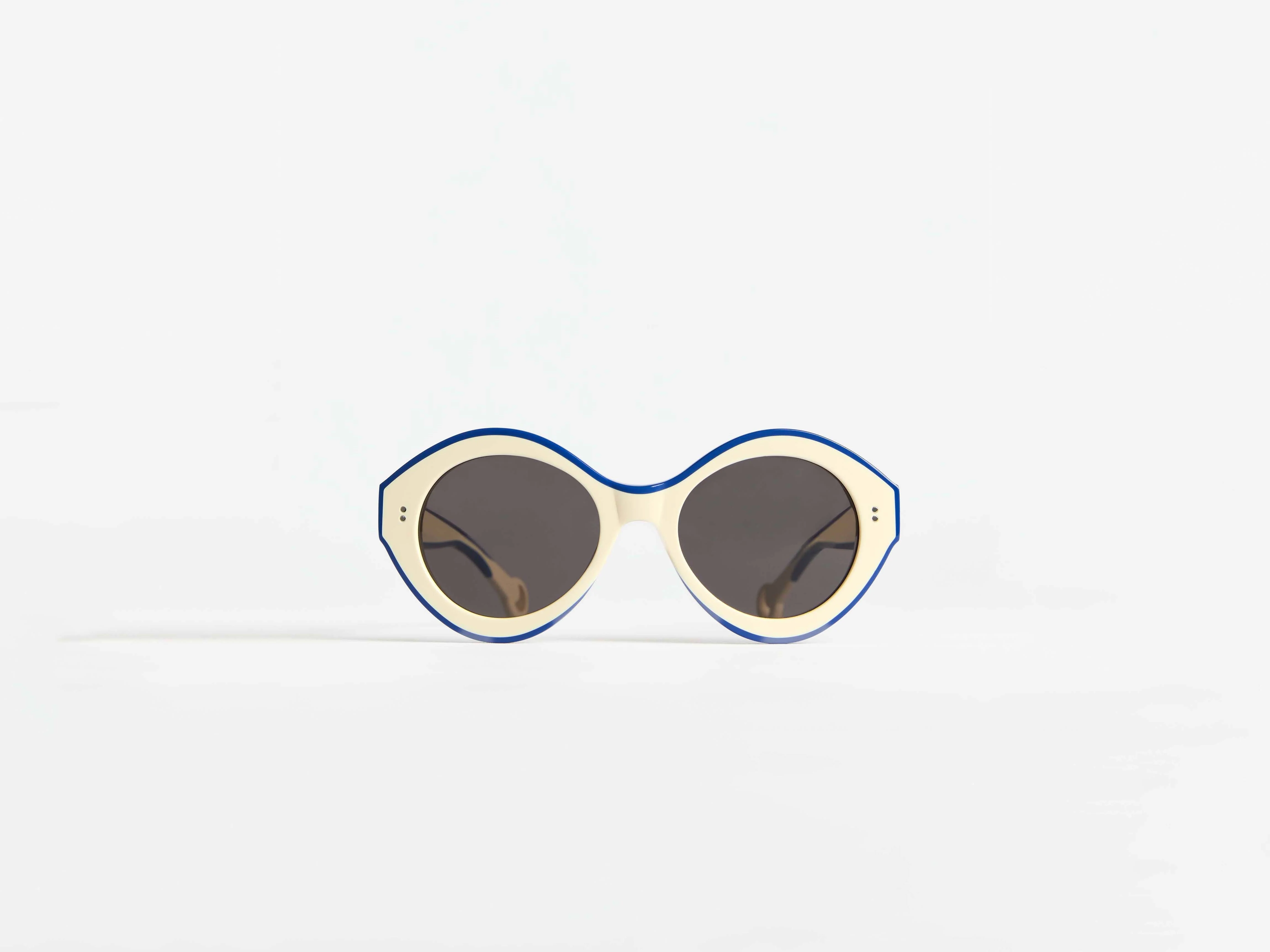 JWA07 BUMPER SUNGLASSES IN WHITE & BLUE - Image 4